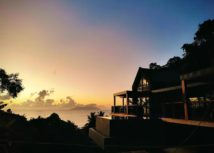 Maison Gaia Seychelles - Staffed 5br Villa, Infinity Pool, Ocean & Sunset View *