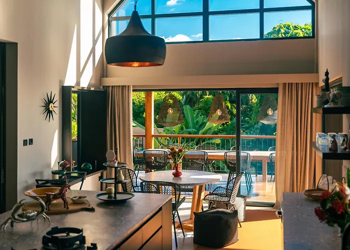 Maison Gaia Seychelles - Staffed 5br Villa, Infinity Pool, Ocean & Sunset View Villa *