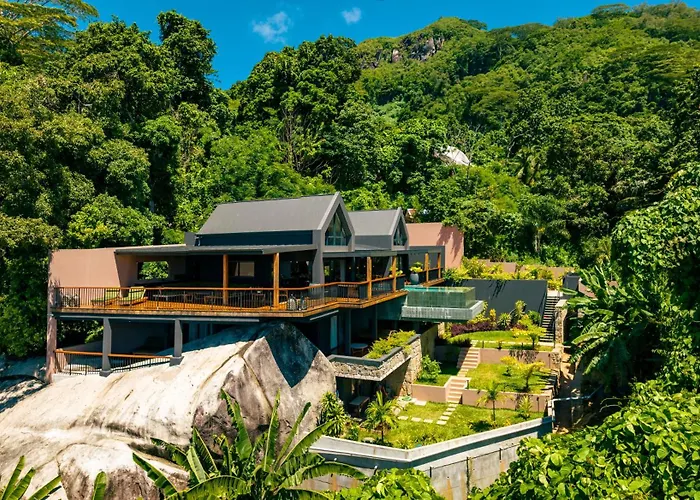 Maison Gaia Seychelles - Staffed 5br Villa, Infinity Pool, Ocean & Sunset View * Glacis (Mahe)