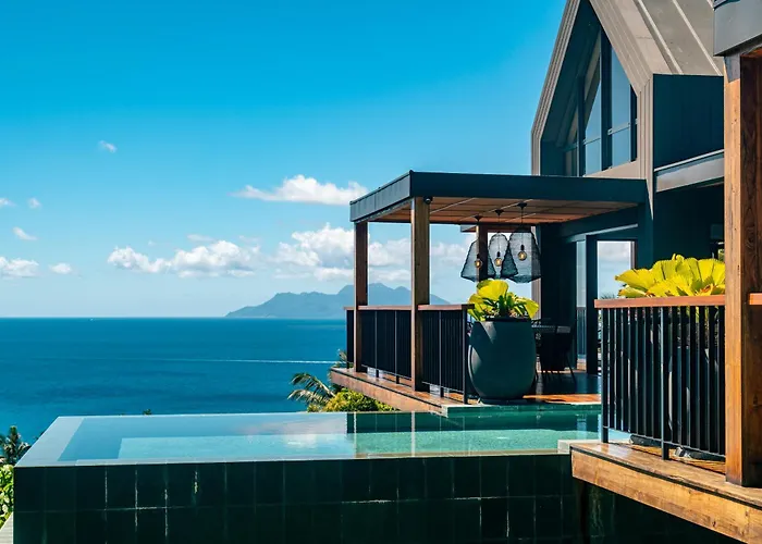 Maison Gaia Seychelles - Staffed 5br Villa, Infinity Pool, Ocean & Sunset View Villa *