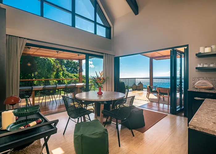 Maison Gaia Seychelles - Staffed 5br Villa, Infinity Pool, Ocean & Sunset View Glacis (Mahe)