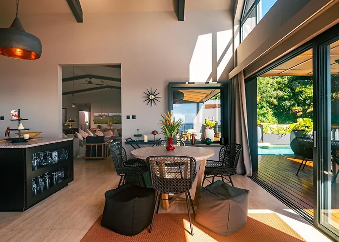 Villa Maison Gaia Seychelles - Staffed 5br Villa, Infinity Pool, Ocean & Sunset View