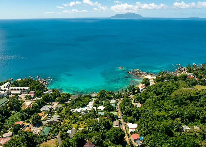 Maison Gaia Seychelles - Staffed 5br Villa, Infinity Pool, Ocean & Sunset View *