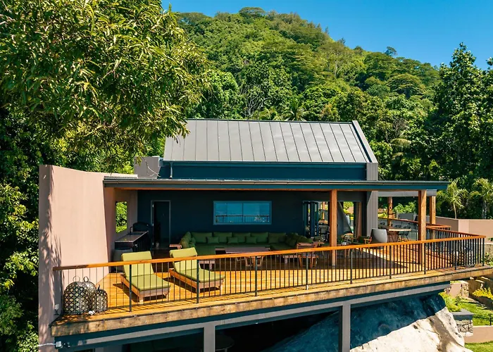 Maison Gaia Seychelles - Staffed 5br Villa, Infinity Pool, Ocean & Sunset View * Glacis (Mahe)