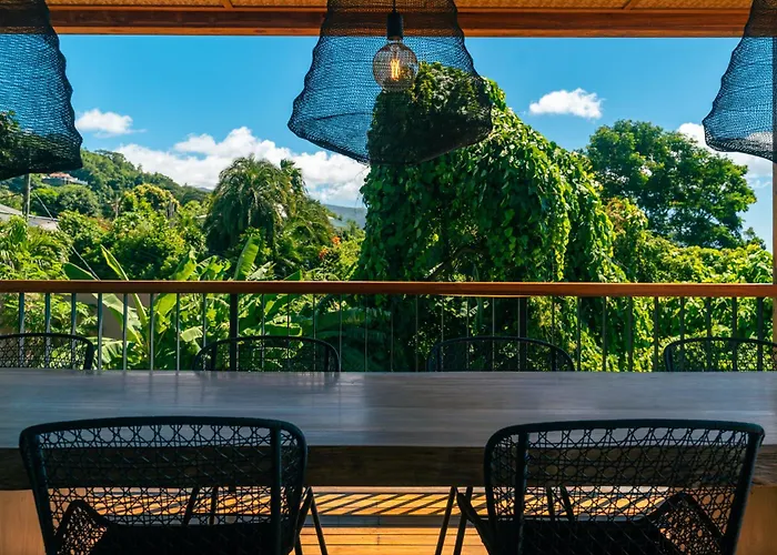 Villa Maison Gaia Seychelles - Staffed 5br Villa, Infinity Pool, Ocean & Sunset View Glacis (Mahe)