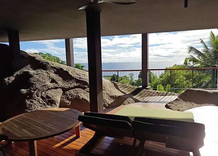 Maison Gaia Seychelles - Staffed 5br Villa, Infinity Pool, Ocean & Sunset View Villa *