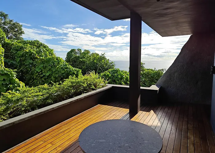 Maison Gaia Seychelles - Staffed 5br Villa, Infinity Pool, Ocean & Sunset View Glacis (Mahe)